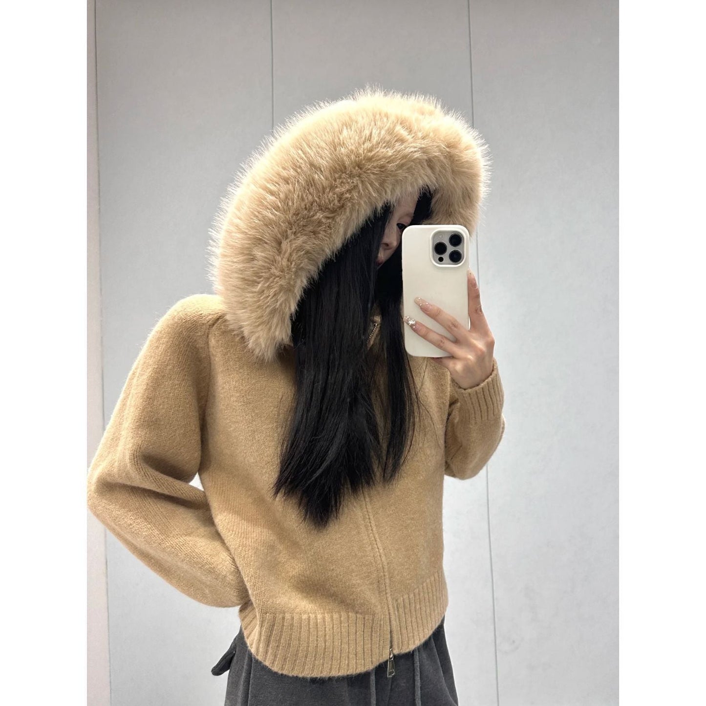 A fur collar knitted hooded sweater cardigan
