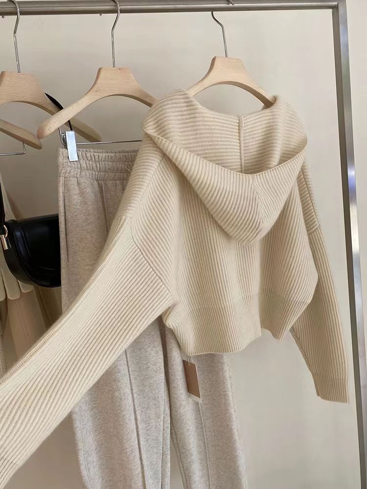 P milk fufu hooded sweater women's autumn and winter loose niche design lazy high-end soft waxy short knitted sweater jacket