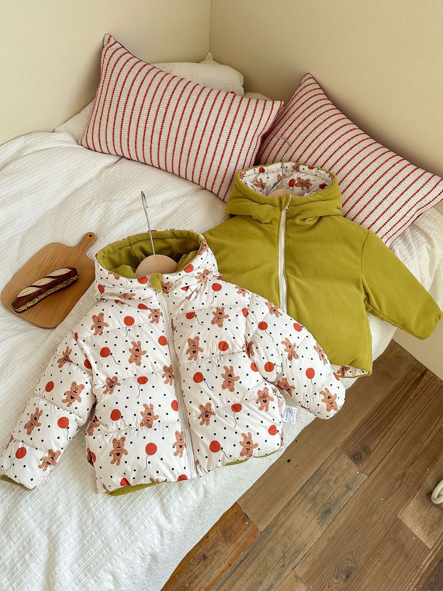 A Children's reversible warm jacket