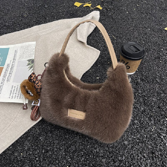 حقيبة مخملية