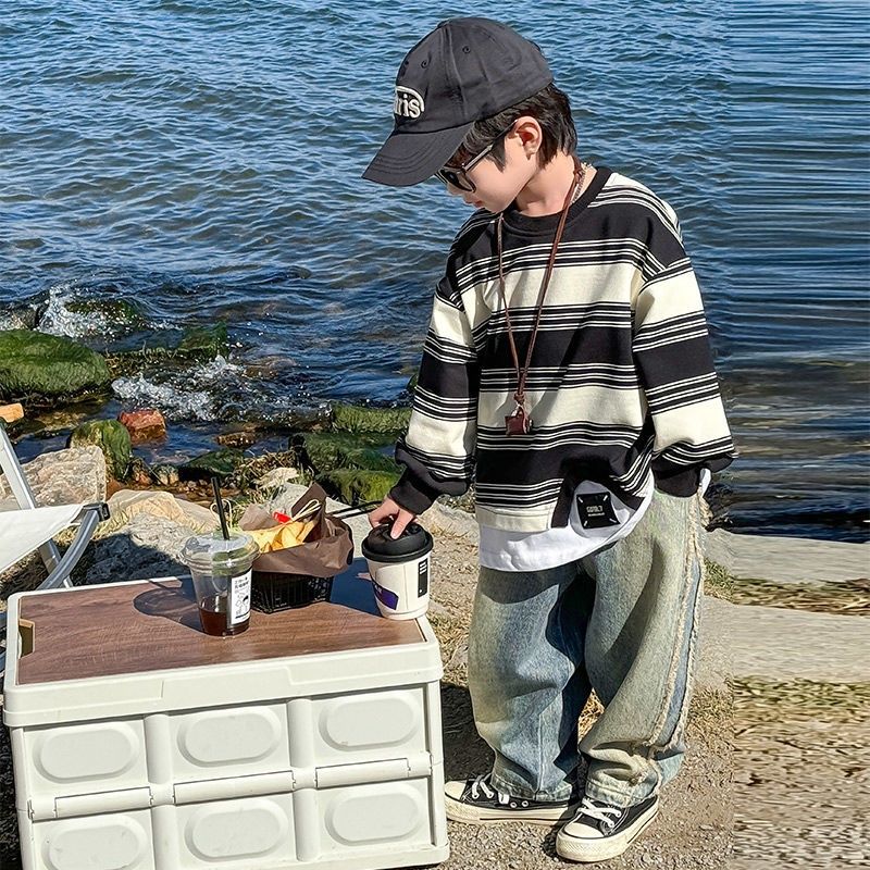 A Children's and teenagers' jeans