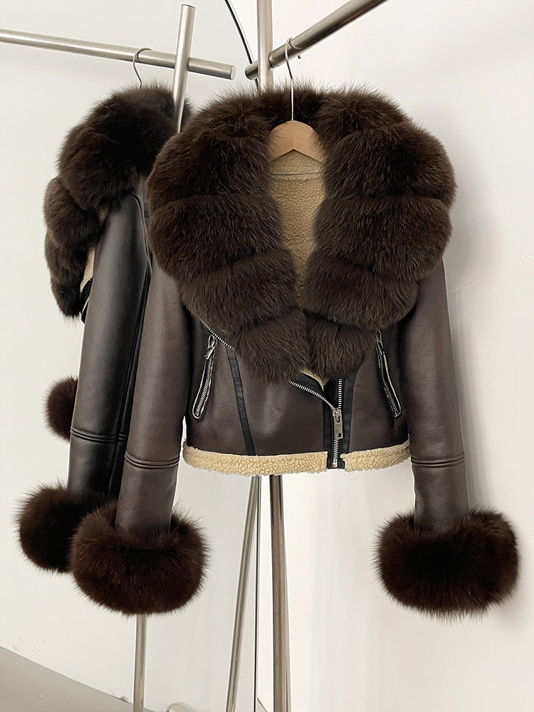 A short jacket with a fur collar zipper