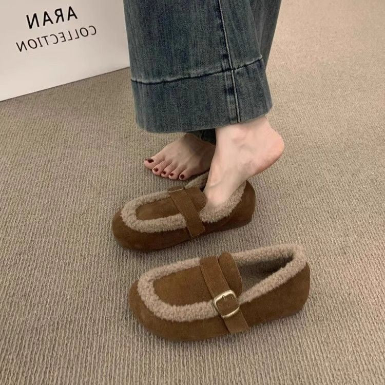 A women's flat shoes