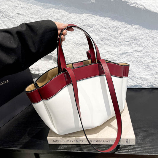 A large capacity shoulder bag