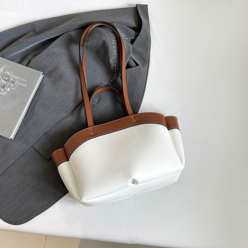 A large capacity shoulder bag