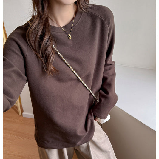 A crewneck long-sleeved top