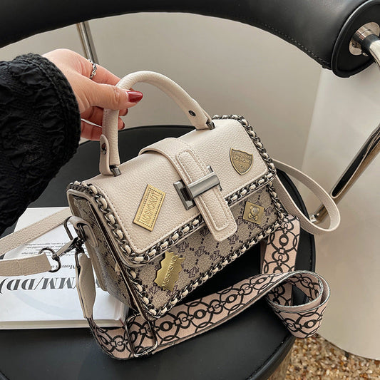 A niche design high sense bag women's new Internet celebrity super fire small square bag versatile portable shoulder messenger bag