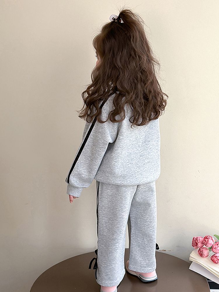 P children's sweater set