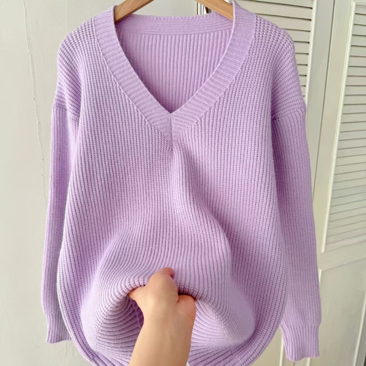 P knitted V-neck sweater