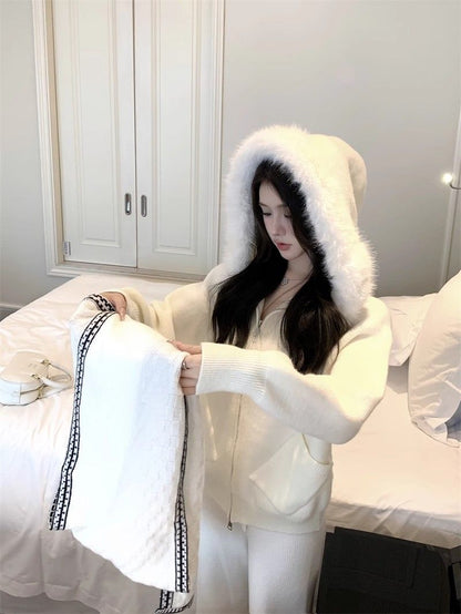 A khaki wool hooded sweater jacket for women's autumn