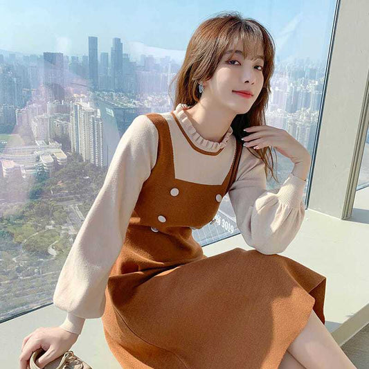 P long-sleeved knitted dress