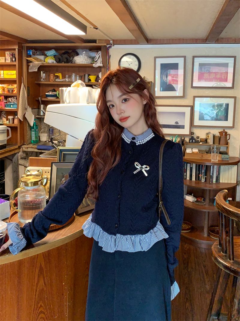 P long-sleeved sweater skirt set