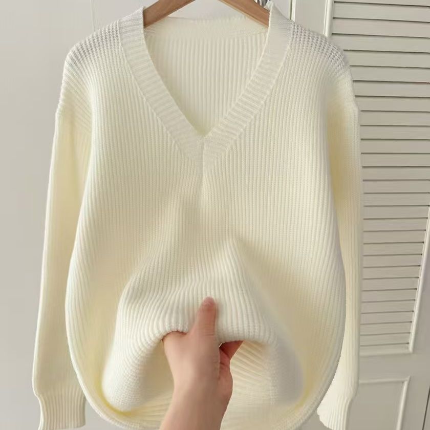 P knitted V-neck sweater