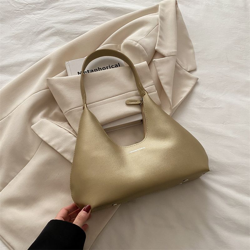 A Korean niche design versatile bag