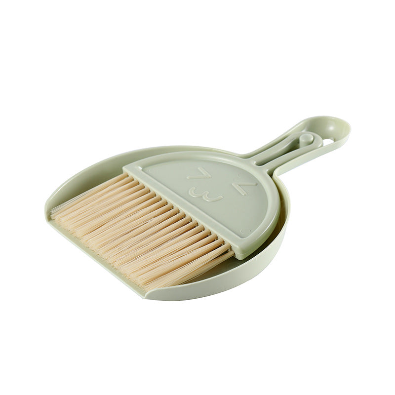 A home desktop broom set