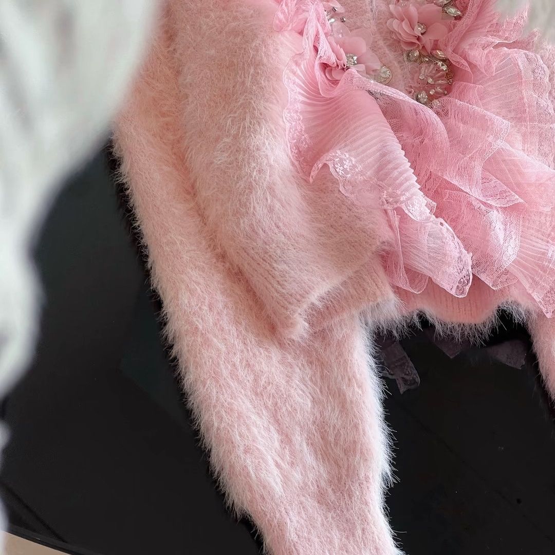 P three-dimensional flower beaded diamond top