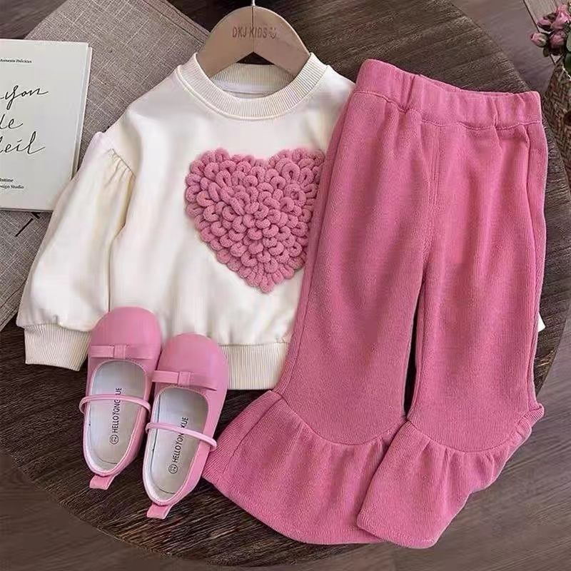 A Korean version of children's clothing, foreign style sweater set, autumn new girls' love jumper, top, horn pants two-piece set