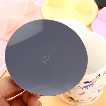 A silicone cup lid