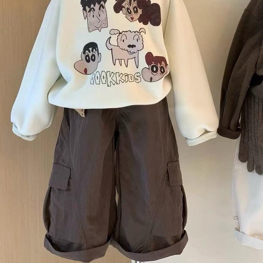 P sweater cartoon suit
