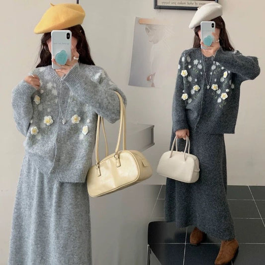 P embroidered flower set