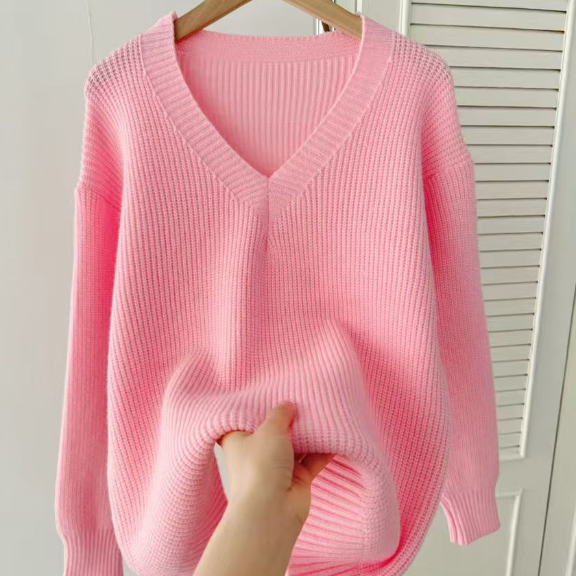 P knitted V-neck sweater
