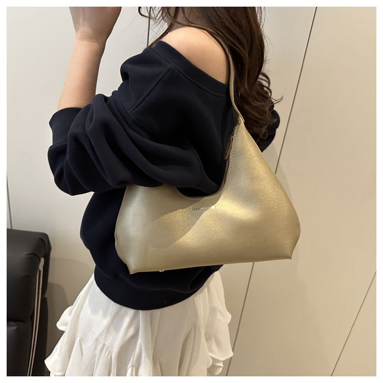 A Korean niche design versatile bag