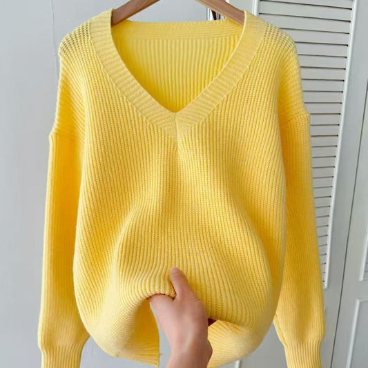 P knitted V-neck sweater