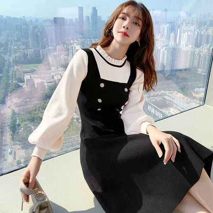 P long-sleeved knitted dress