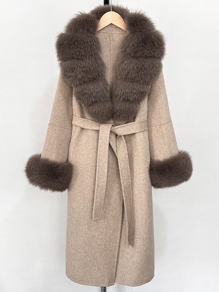 A double-sided wool coat and sweater collar jacket