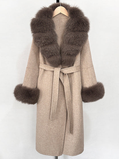 A double-sided wool coat and sweater collar jacket
