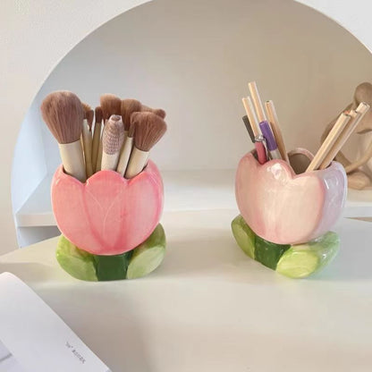 A ceramic pen holder storage ornament