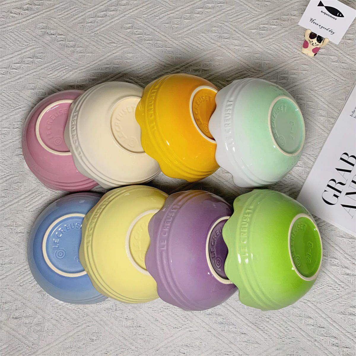 A ceramic 14cm lace bowl