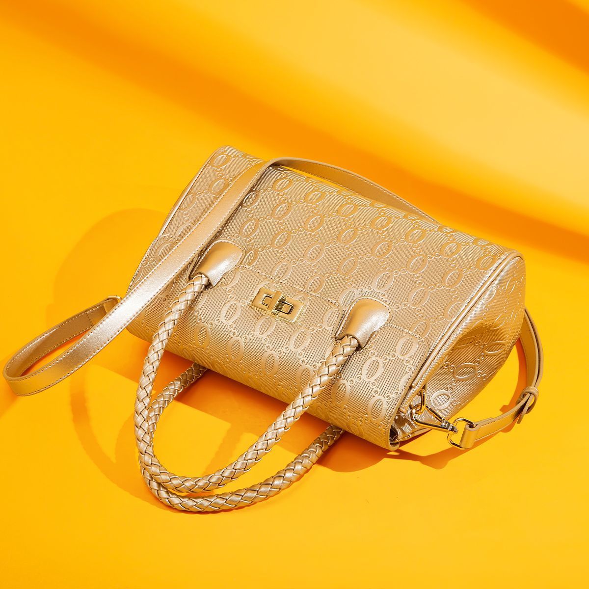 A cowhide handbag messenger bag