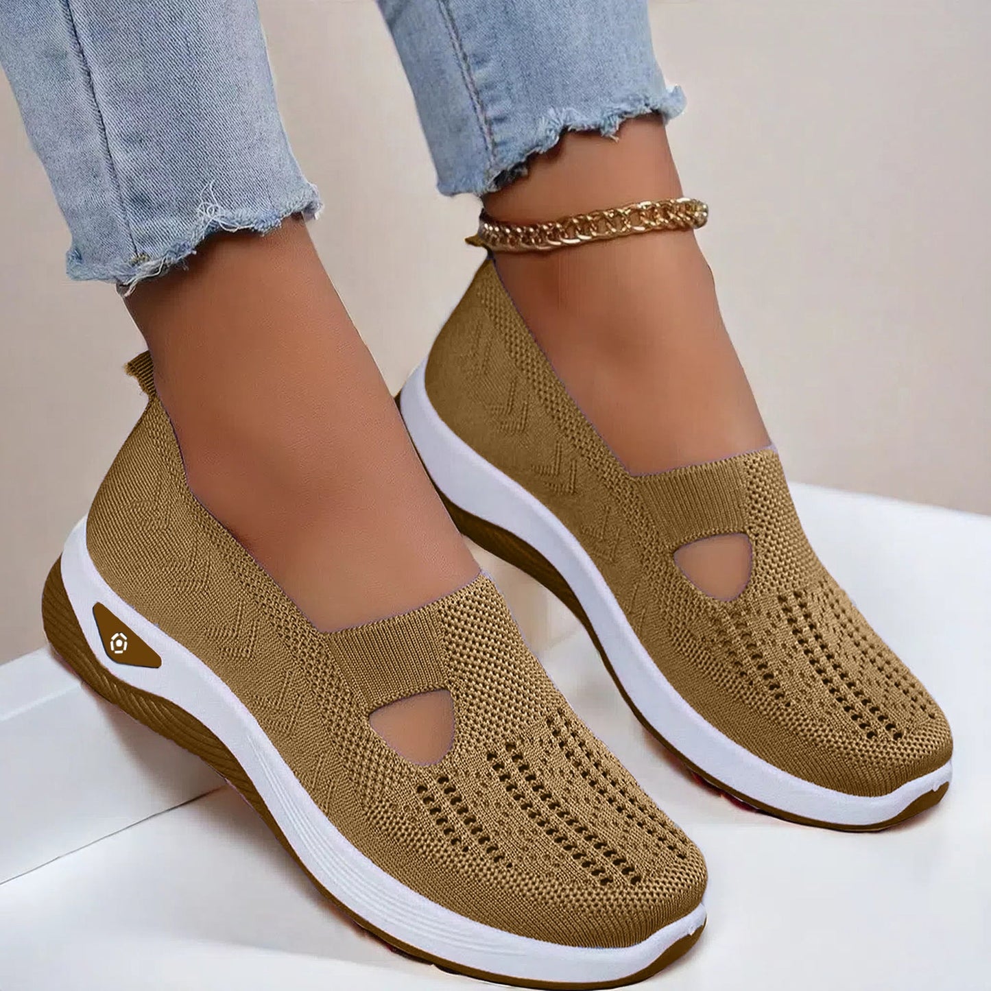 A shoes summer breathable sandals non-slip soft-soled elderly shoes women's casual shoes middle-aged and elderly walking shoes