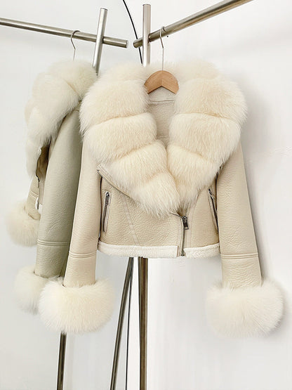 A short jacket with a fur collar zipper