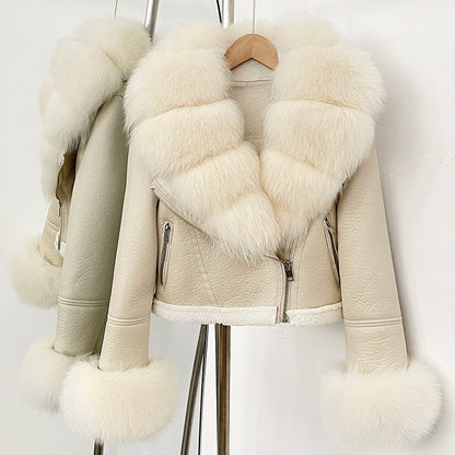 A short jacket with a fur collar zipper