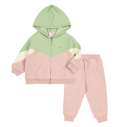 A Children's fleece-lined warm sportswear set