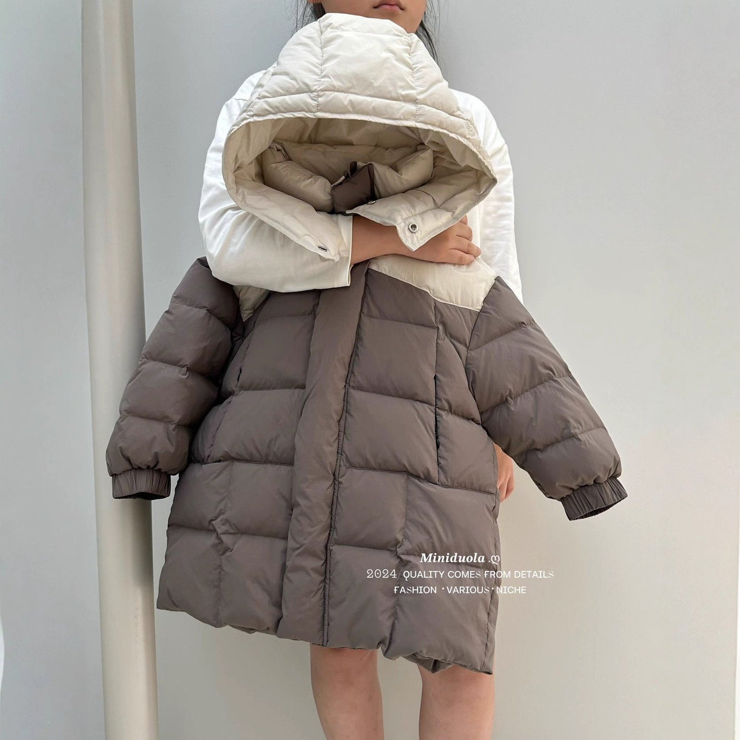 A winter new Korean version of children's cold clothing thickened shoulder color matching hooded warm jacket thickened warm