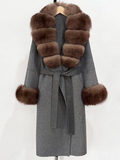 A double-sided wool coat and sweater collar jacket