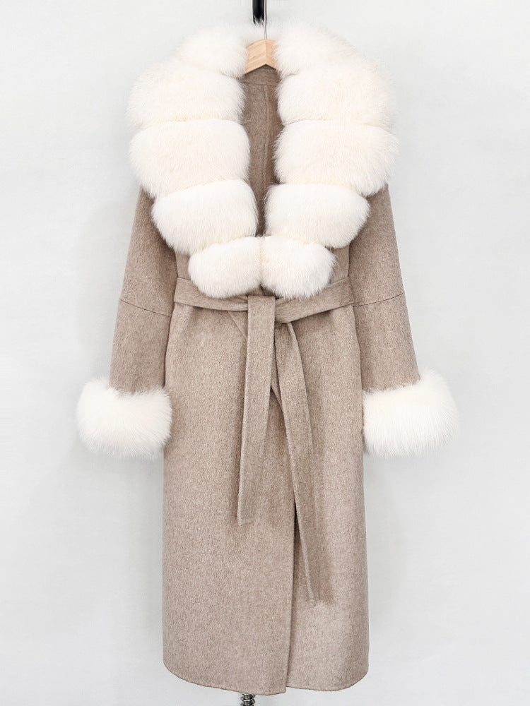 A double-sided wool coat and sweater collar jacket