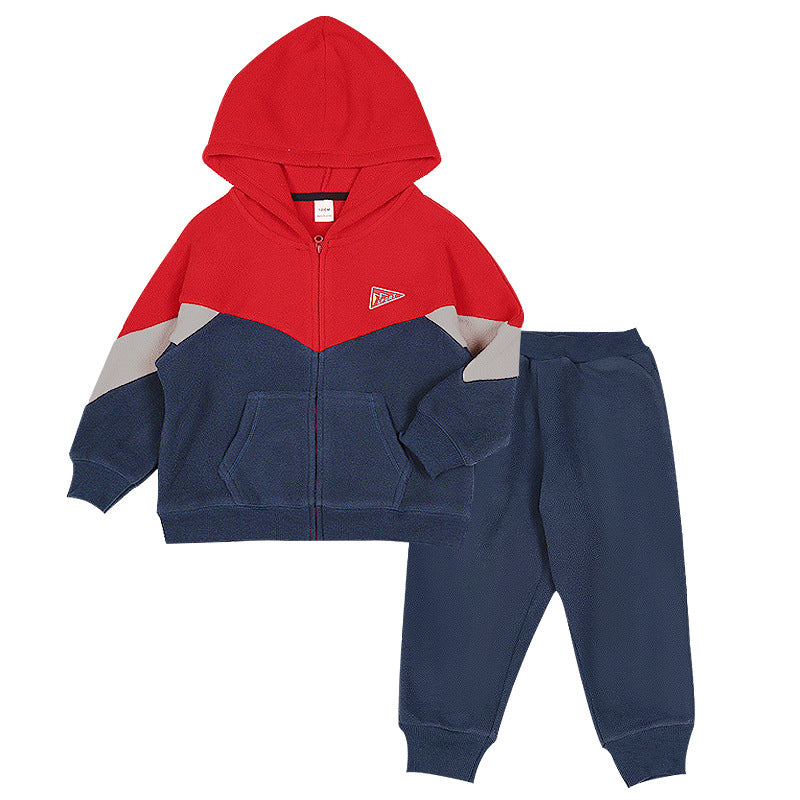 A Children's fleece-lined warm sportswear set