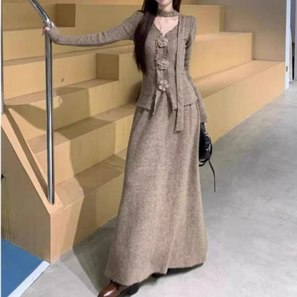 A long-sleeved knitted suit