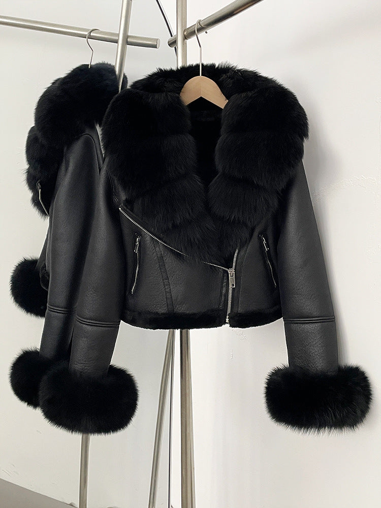 A short jacket with a fur collar zipper