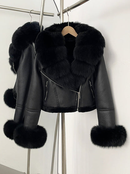 A short jacket with a fur collar zipper