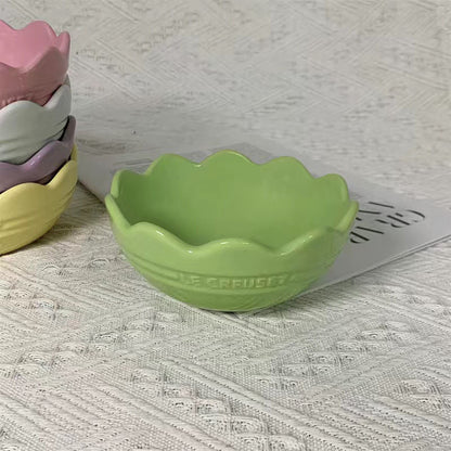 A ceramic 14cm lace bowl