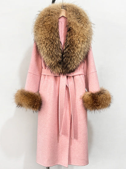 A double-sided wool coat and sweater collar jacket