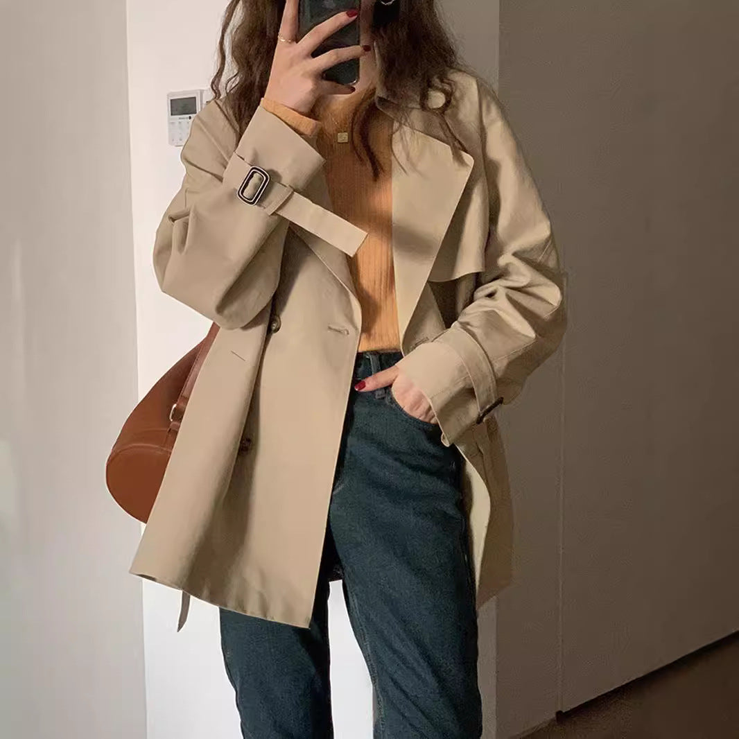 A Spring and Autumn new British style is popular this year, the Korean version of the vertical temperament trench coat, women's short small coat