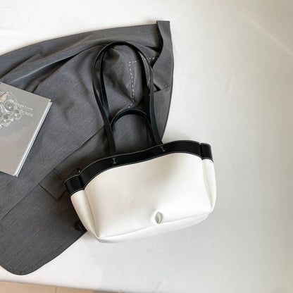 A large capacity shoulder bag