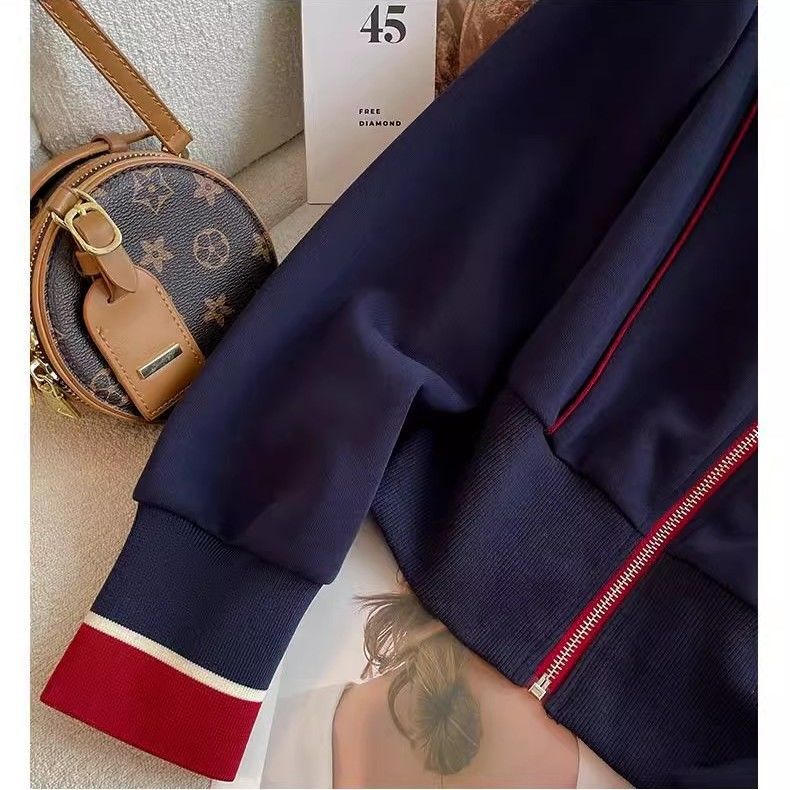 A sports and leisure two-piece set