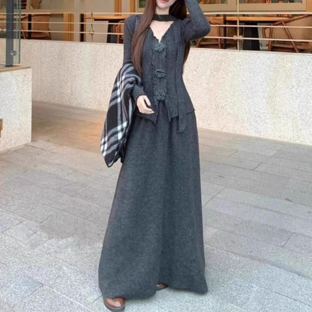 A long-sleeved knitted suit